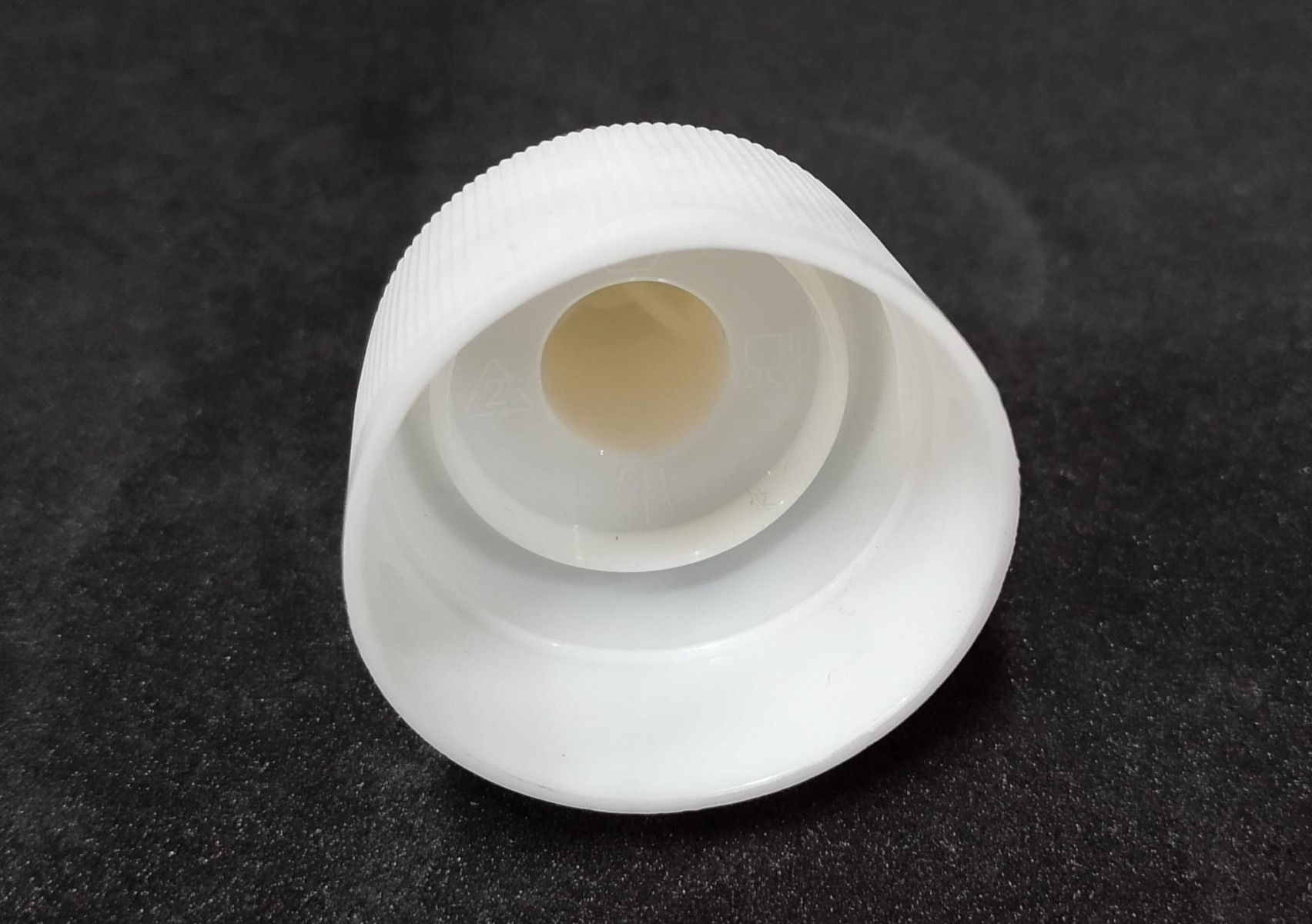 FCPDB-28*28/410 MM. BEYAZ PLASTİK DETERJAN KAPAK (ÇEVİRMELİ)