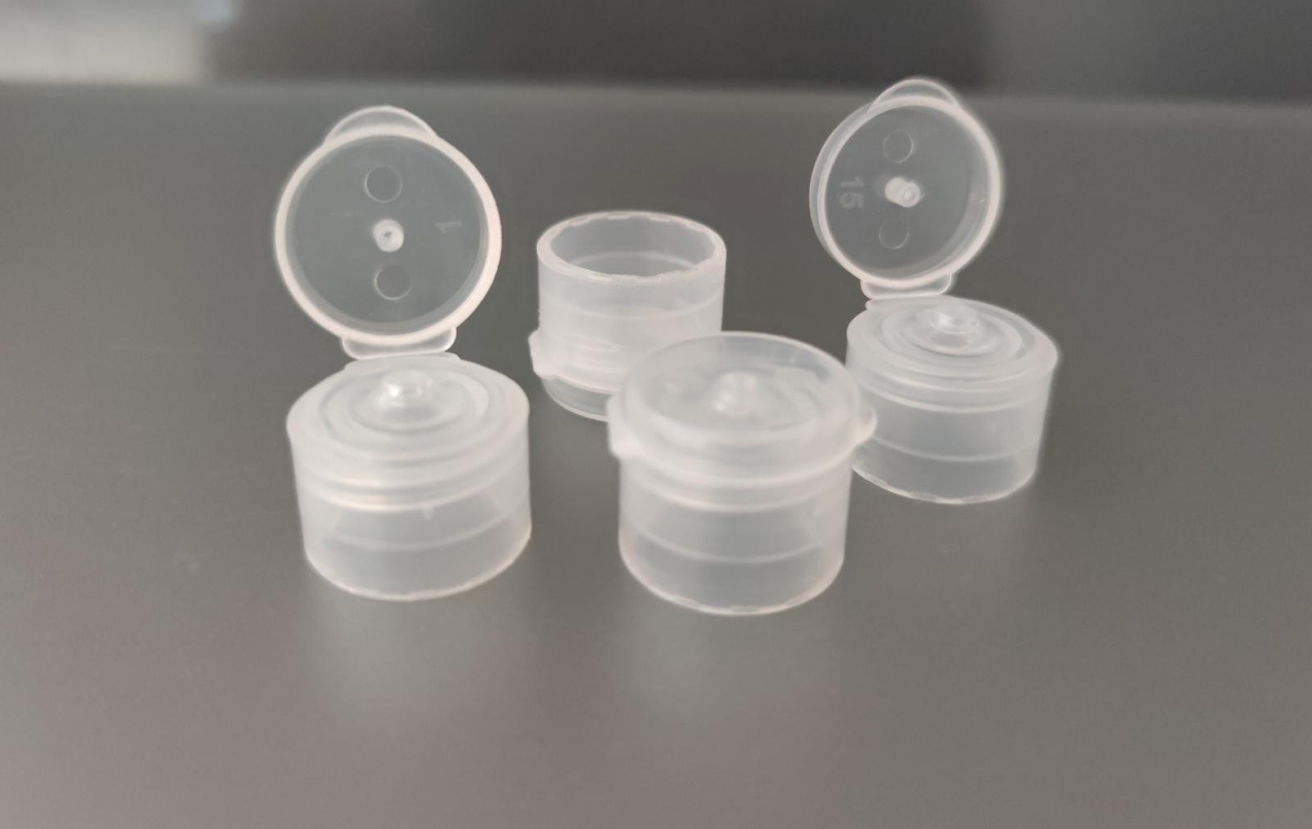 FCPKF-18*18 MM. ŞEFFAF PLASTİK FLİPTOP KAPAK FCPKF-18*18 MM. ŞEFFAF PLASTİK FLİPTOP KAPAK