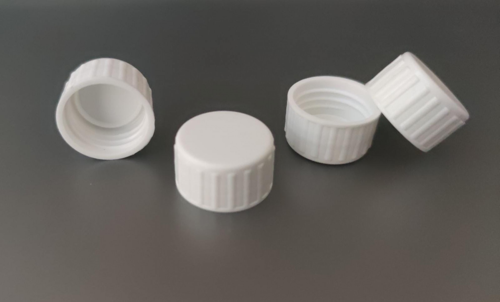 FCPKK-24*24/410 MM. BEYAZ PLASTİK KAPAK (ÇEVİRMELİ) FCPKK-24*24/410 MM. BEYAZ PLASTİK KAPAK (ÇEVİRMELİ)