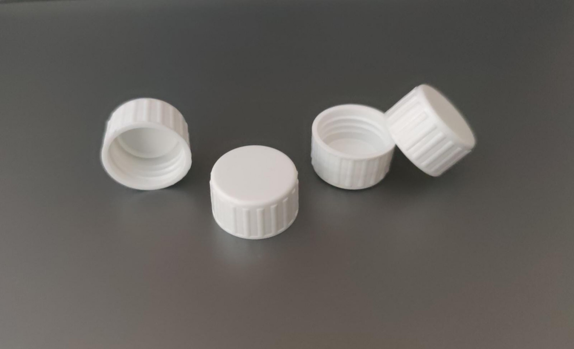 FCPKK-24*24/410 MM. BEYAZ PLASTİK KAPAK (ÇEVİRMELİ) FCPKK-24*24/410 MM. BEYAZ PLASTİK KAPAK (ÇEVİRMELİ)