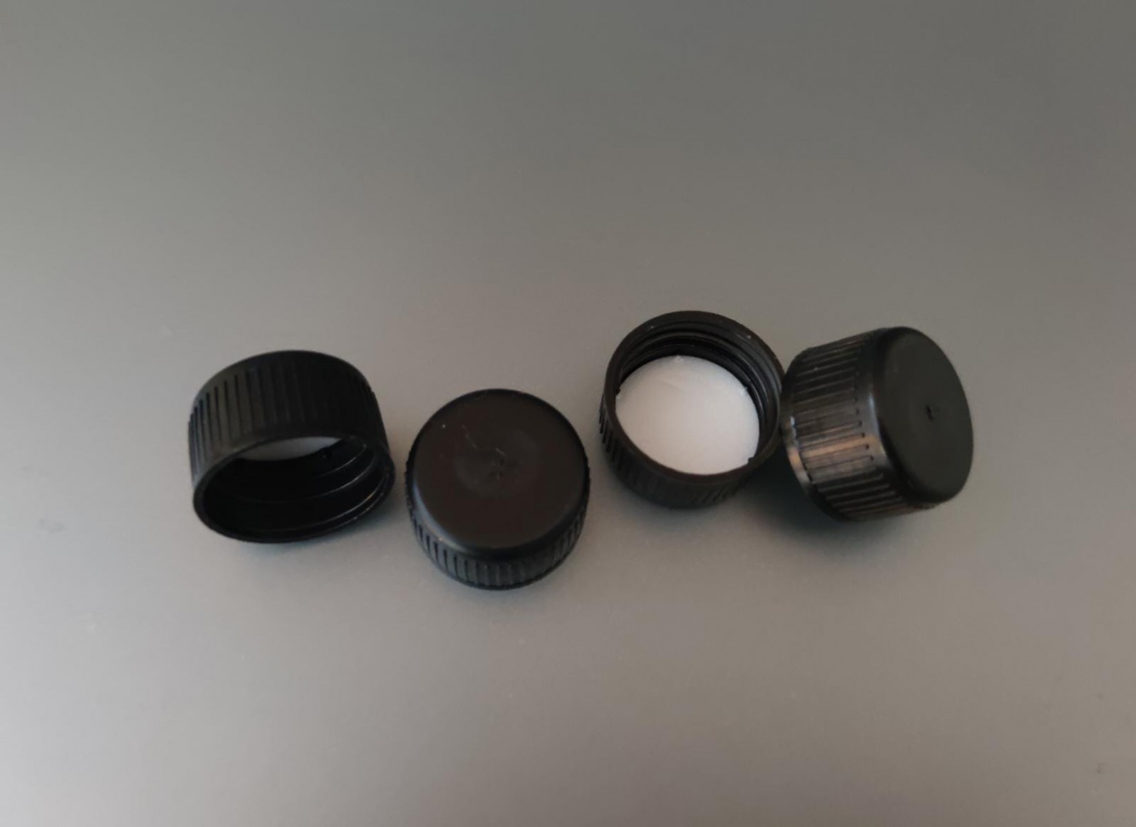 FCPKK-28*28/410 MM. SİYAH PLASTİK  KAPAK (ÇEVİRMELİ)