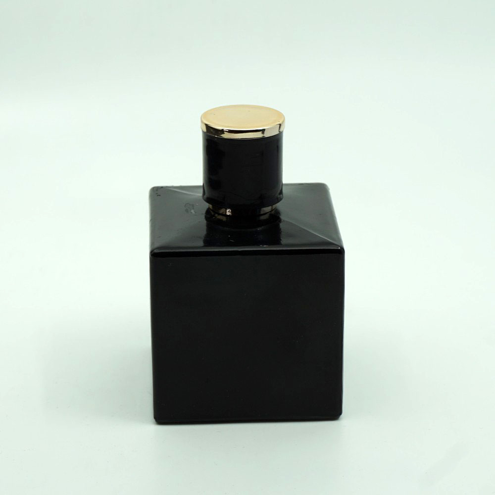 FKB-100 * 100 ml Boyalı Küp Model Şişe FKB-100 * 100 ml Boyalı Küp Model Şişe