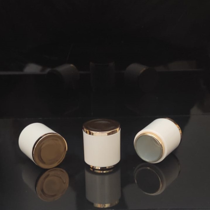 FKB-15 * 15 mm Beyaz Yüzüklü Gold Kapak FKB-15 * 15 mm Beyaz Yüzüklü Gold Kapak