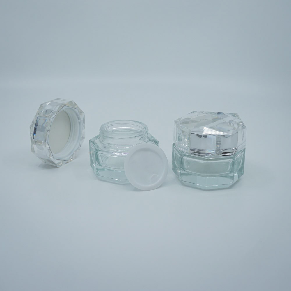 FKC-50 * 50 ML. CAM KREM KAVANOZU ÖZEL PLASTİK KAPAKLI FKC-50 * 50 ML. CAM KREM KAVANOZU ÖZEL PLASTİK KAPAKLI