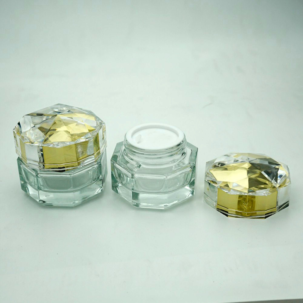 FKC-50 * 50 ML. CAM KREM KAVANOZU ÖZEL PLASTİK KAPAKLI FKC-50 * 50 ML. CAM KREM KAVANOZU ÖZEL PLASTİK KAPAKLI