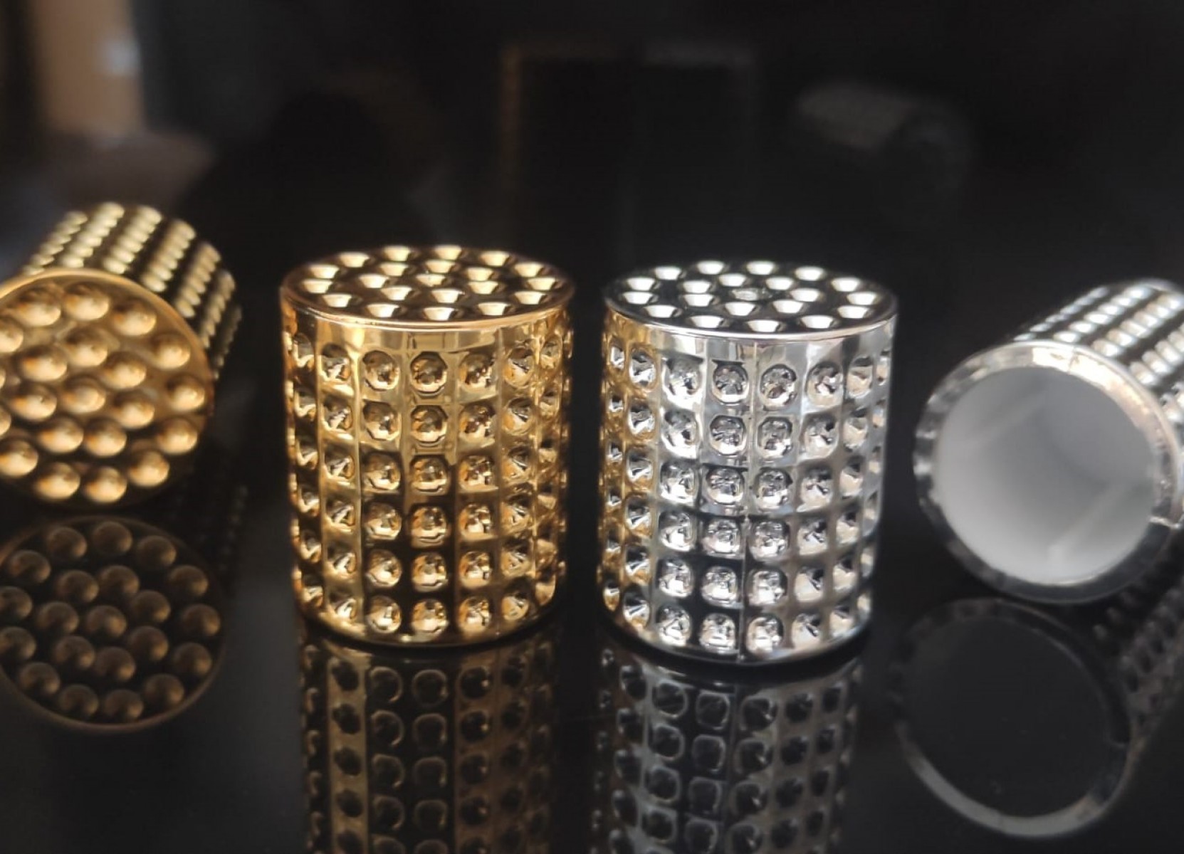 FKG-16 * 16 mm Noktalı Kristal Gold ve Gümüş Kapak FKG-16 * 16 mm Noktalı Kristal Gold ve Gümüş Kapak