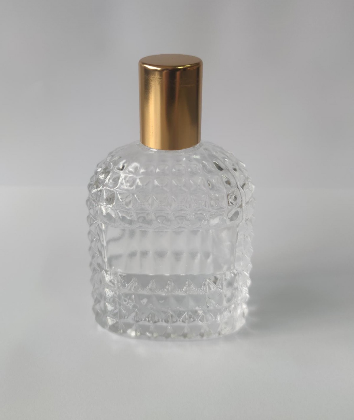 FKK-100 * 100 ml Kristal Desenli 18 mm Ağız Parfüm Şişesi FKK-100 * 100 ml Kristal Desenli 18 mm Ağız Parfüm Şişesi