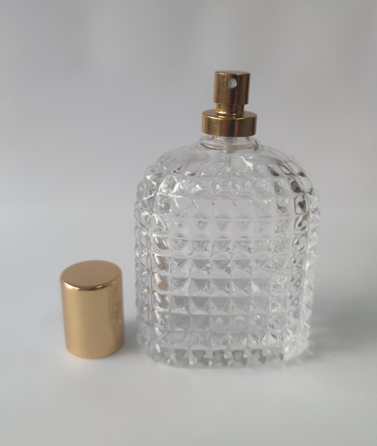 FKK-100 * 100 ml Kristal Desenli 18 mm Ağız Parfüm Şişesi FKK-100 * 100 ml Kristal Desenli 18 mm Ağız Parfüm Şişesi