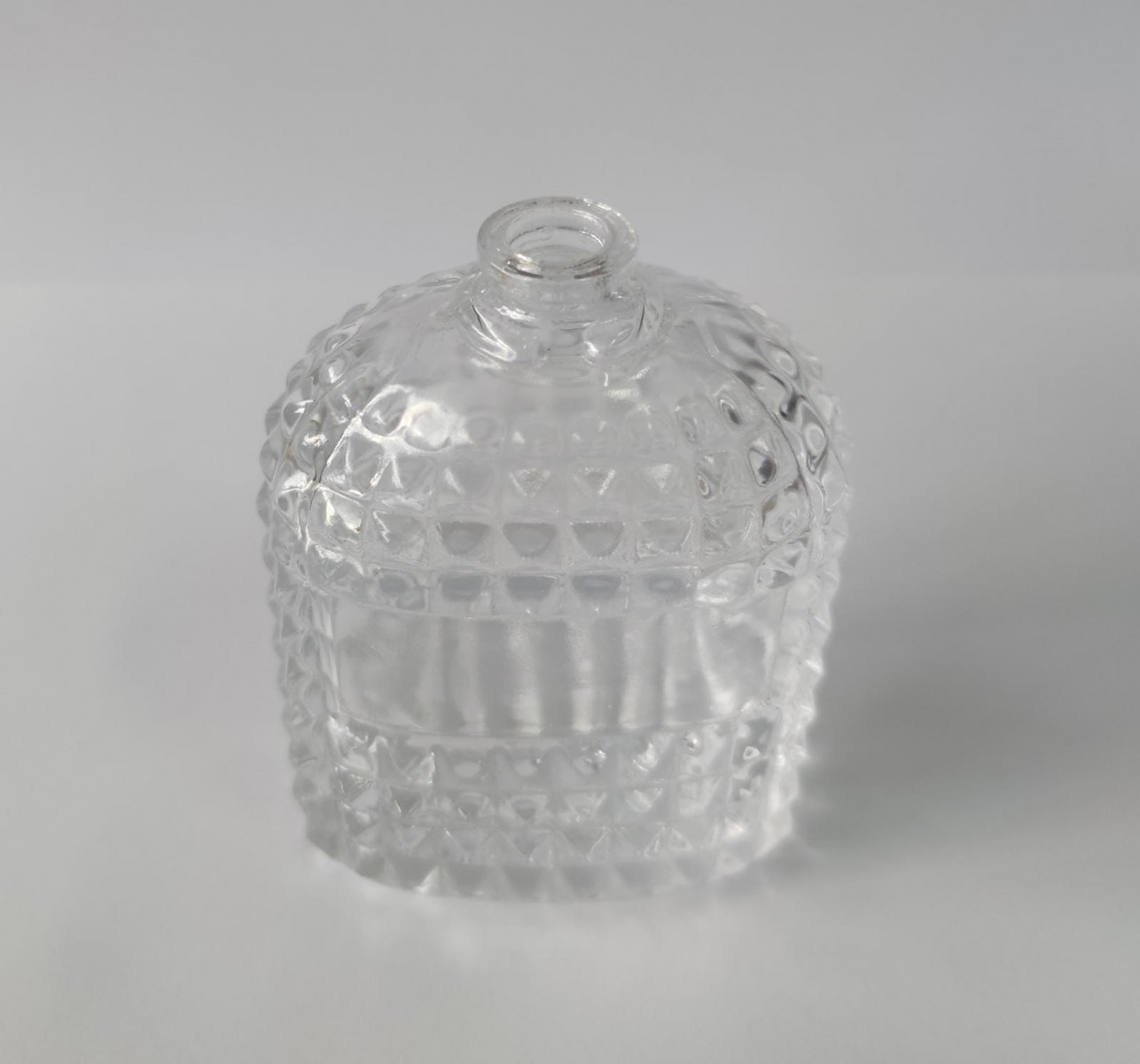 FKK-100 * 100 ml Kristal Desenli 18 mm Ağız Parfüm Şişesi FKK-100 * 100 ml Kristal Desenli 18 mm Ağız Parfüm Şişesi