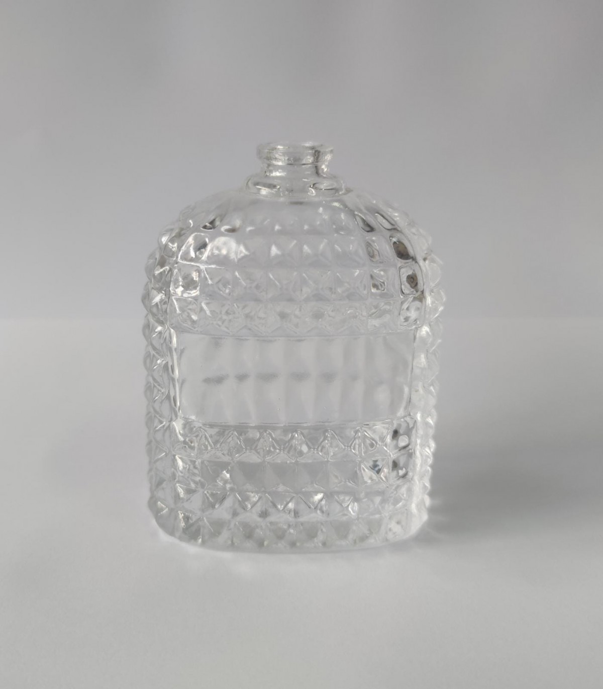 FKK-100 * 100 ml Kristal Desenli 18 mm Ağız Parfüm Şişesi FKK-100 * 100 ml Kristal Desenli 18 mm Ağız Parfüm Şişesi