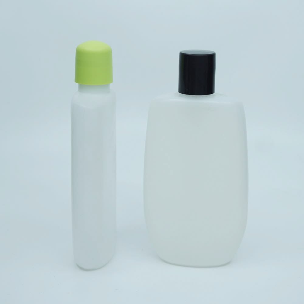 FKB-200 * 200 ML. Yassı Beyaz Polietilen Kolonya Şişesi Sedef Kapaklı FKB-200 * 200 ML. Yassı Beyaz Polietilen Kolonya Şişesi Sedef Kapaklı