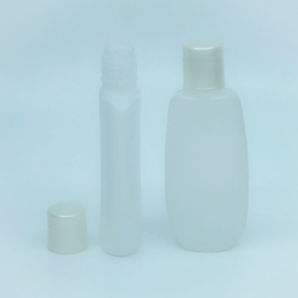 FKB-200 * 200 ML. Yassı Beyaz Polietilen Kolonya Şişesi Sedef Kapaklı FKB-200 * 200 ML. Yassı Beyaz Polietilen Kolonya Şişesi Sedef Kapaklı