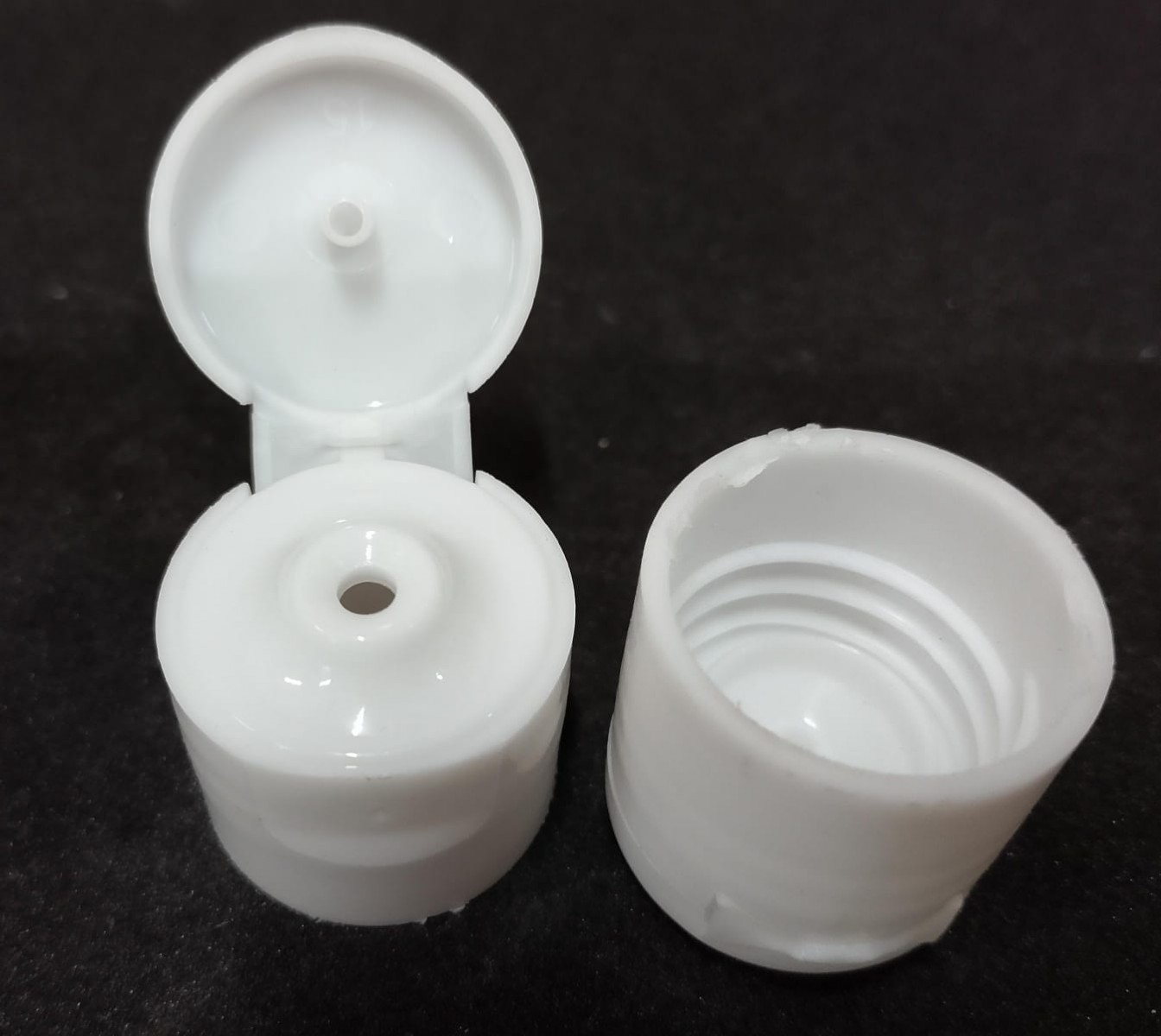 FPB-18 * 18/410 ml Çevirmeli Beyaz Fliptop Plastik Kapak FPB-18 * 18/410 ml Çevirmeli Beyaz Fliptop Plastik Kapak