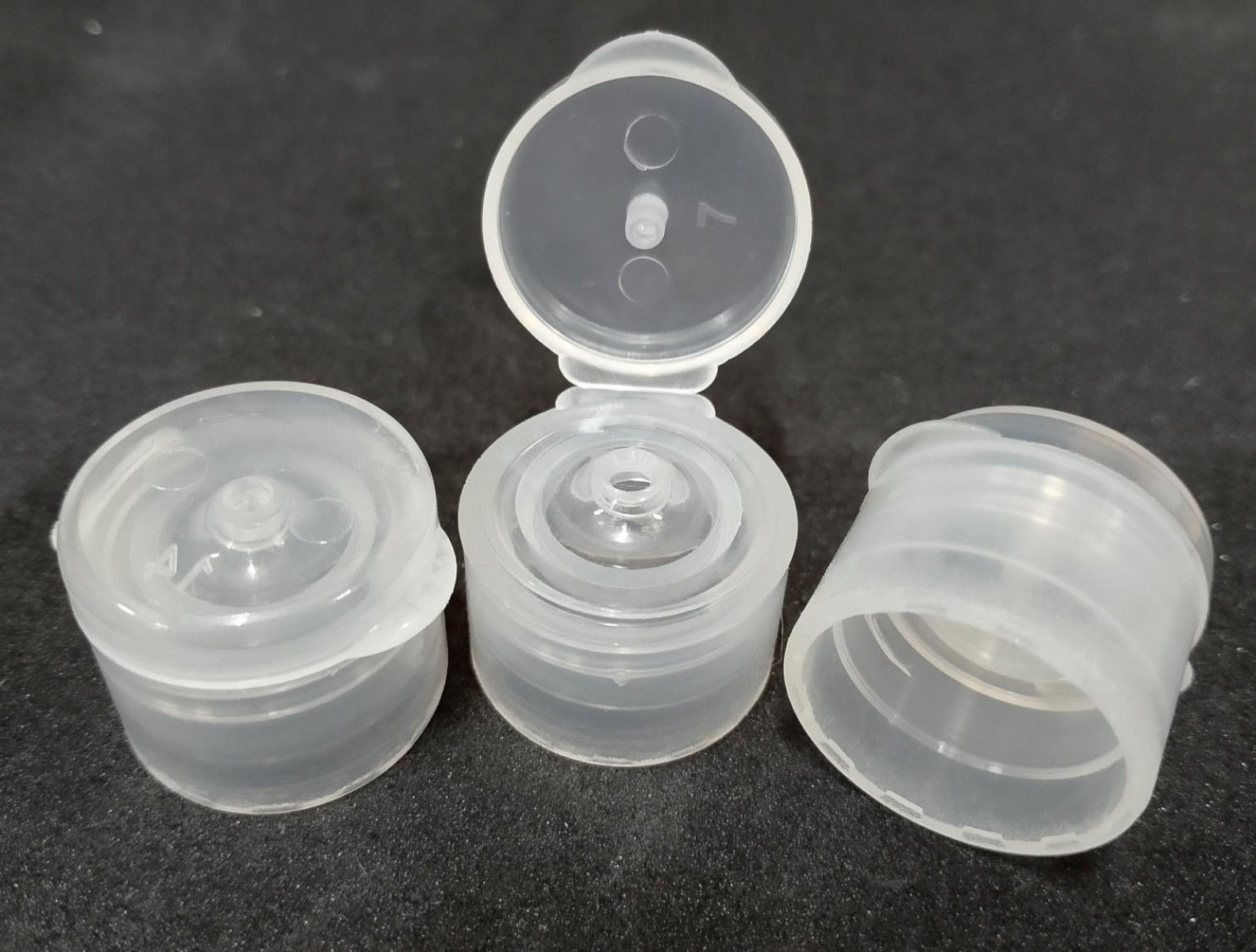 FPŞ-18 * 18/410 ml Çevirmeli Şeffaf Fliptop Plastik Kapak FPŞ-18 * 18/410 ml Çevirmeli Şeffaf Fliptop Plastik Kapak