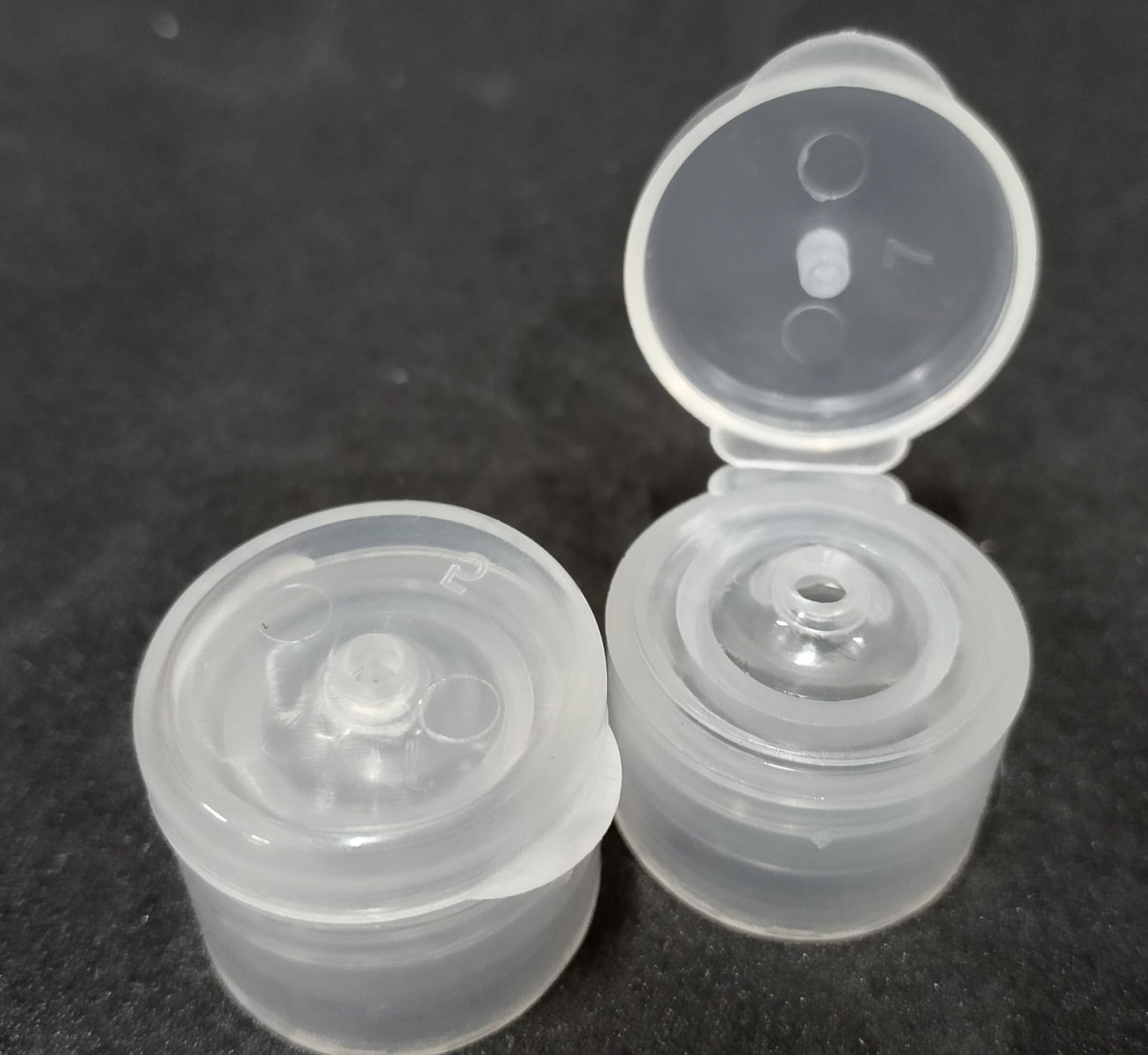 FPŞ-18 * 18/410 ml Çevirmeli Şeffaf Fliptop Plastik Kapak FPŞ-18 * 18/410 ml Çevirmeli Şeffaf Fliptop Plastik Kapak