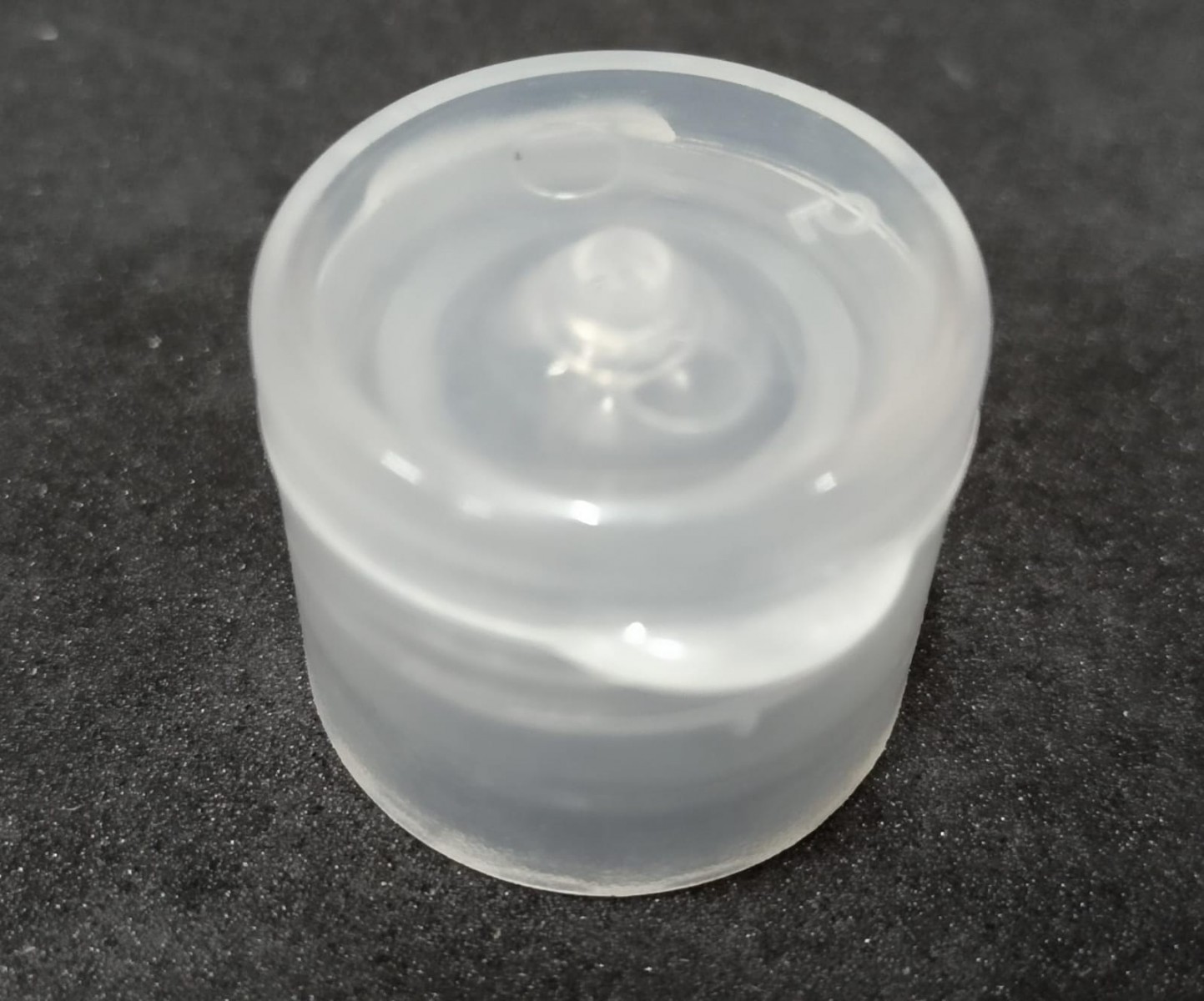 FPŞ-18 * 18/410 ml Çevirmeli Şeffaf Fliptop Plastik Kapak FPŞ-18 * 18/410 ml Çevirmeli Şeffaf Fliptop Plastik Kapak