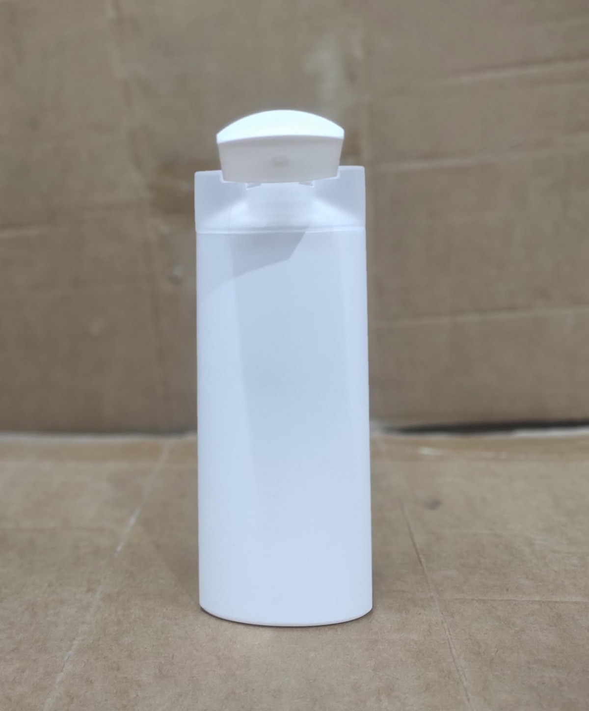 FSAG-300 * 300 ml  Şeffaf Kapaklı Beyaz Renkli Plastik Şampuan Kabı