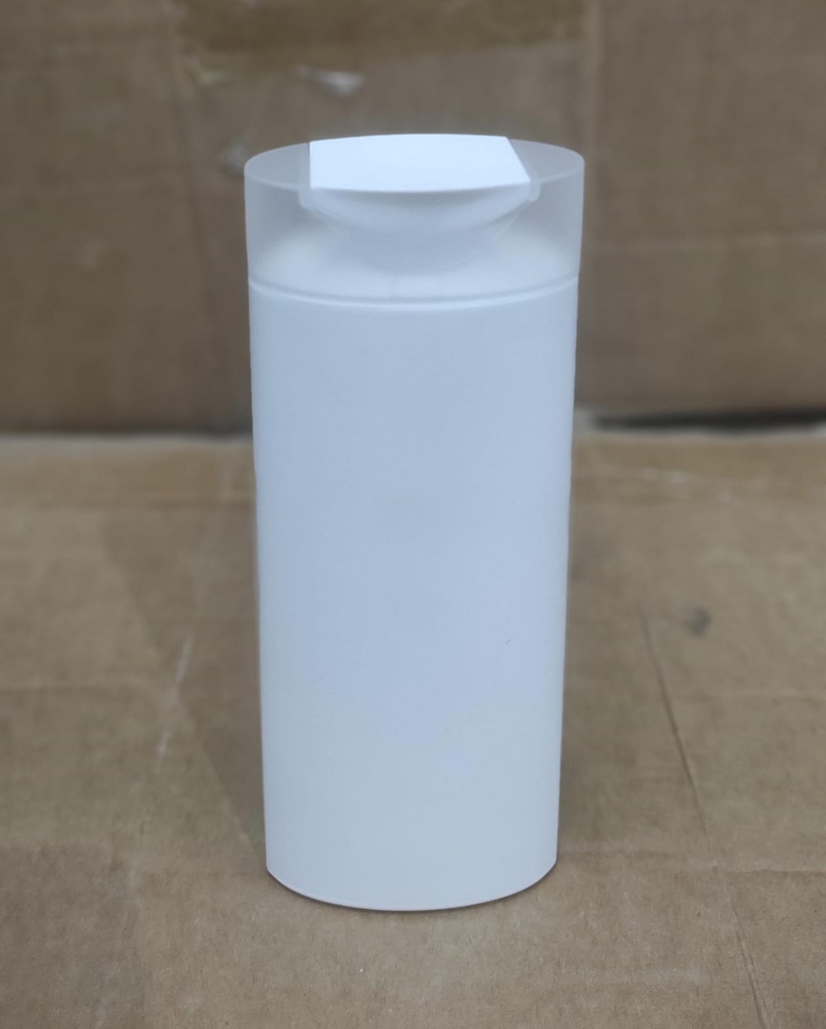 FSAG-300 * 300 ml  Şeffaf Kapaklı Beyaz Renkli Plastik Şampuan Kabı