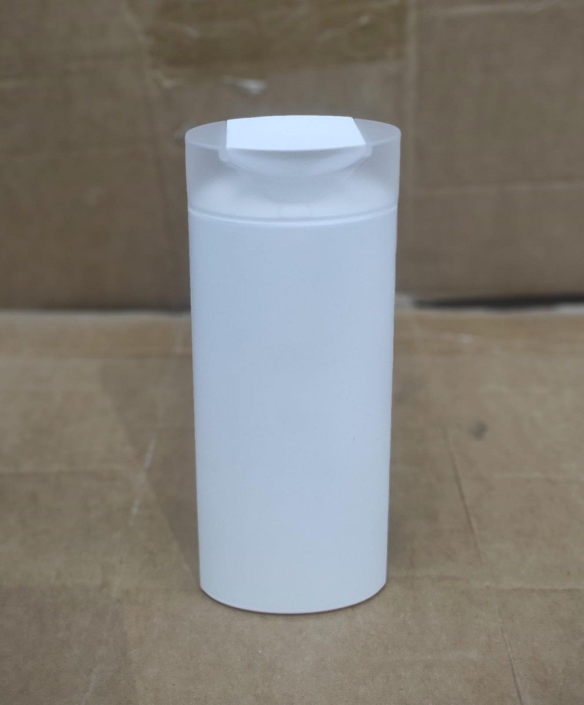 FSAG-300 * 300 ml Şeffaf Kapaklı Beyaz Renkli Plastik Şampuan Kabı FSAG-300 * 300 ml Şeffaf Kapaklı Beyaz Renkli Plastik Şampuan Kabı