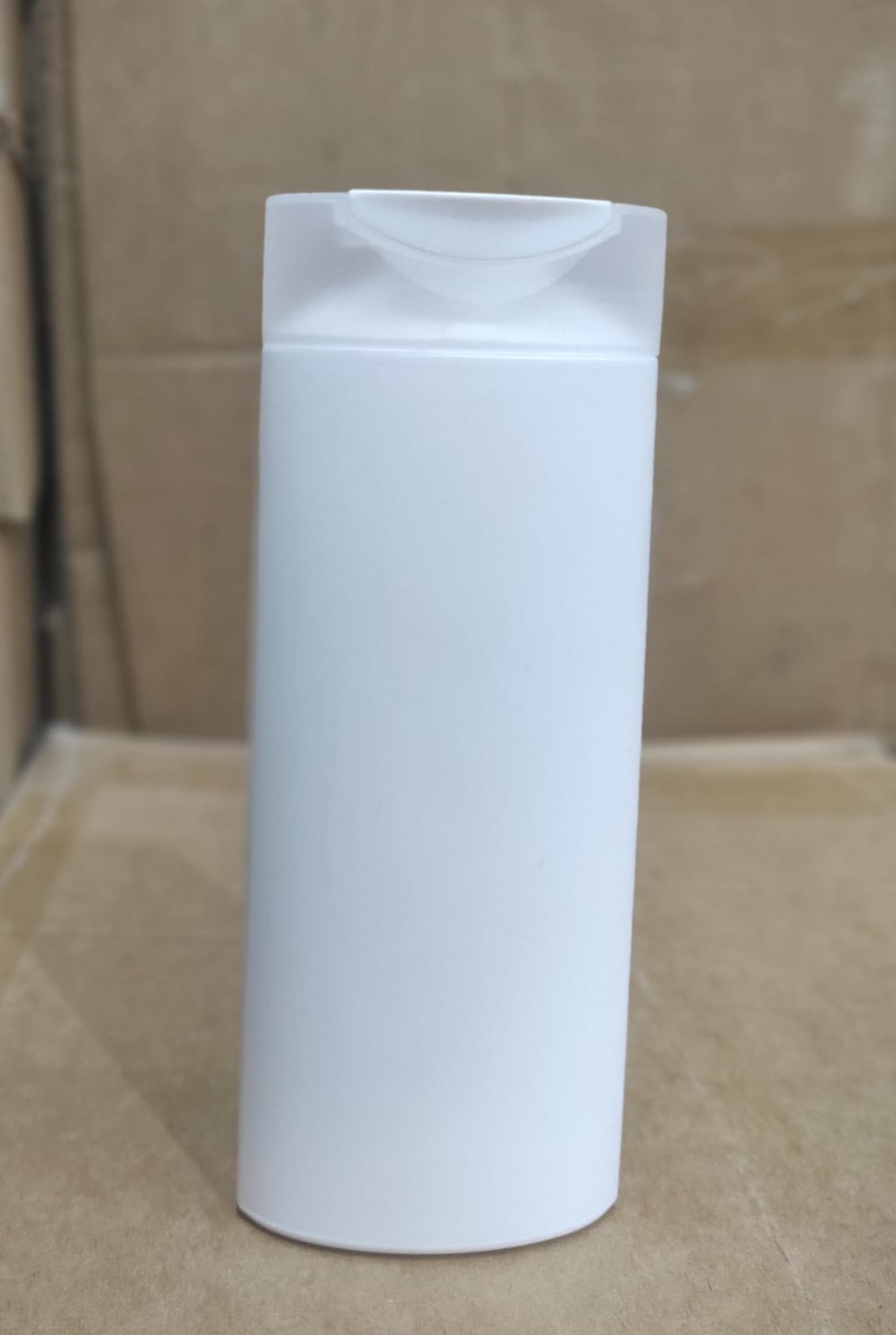 FSAG-300 * 300 ml  Şeffaf Kapaklı Beyaz Renkli Plastik Şampuan Kabı