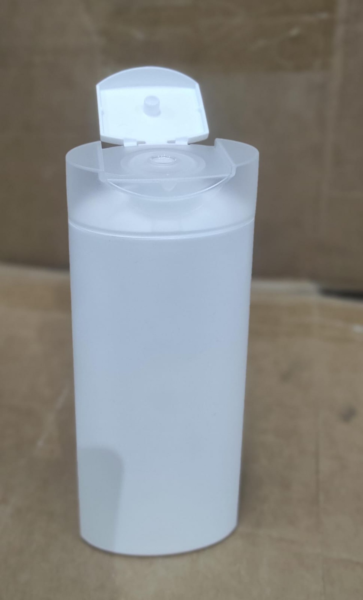 FSAG-300 * 300 ml Şeffaf Kapaklı Beyaz Renkli Plastik Şampuan Kabı FSAG-300 * 300 ml Şeffaf Kapaklı Beyaz Renkli Plastik Şampuan Kabı