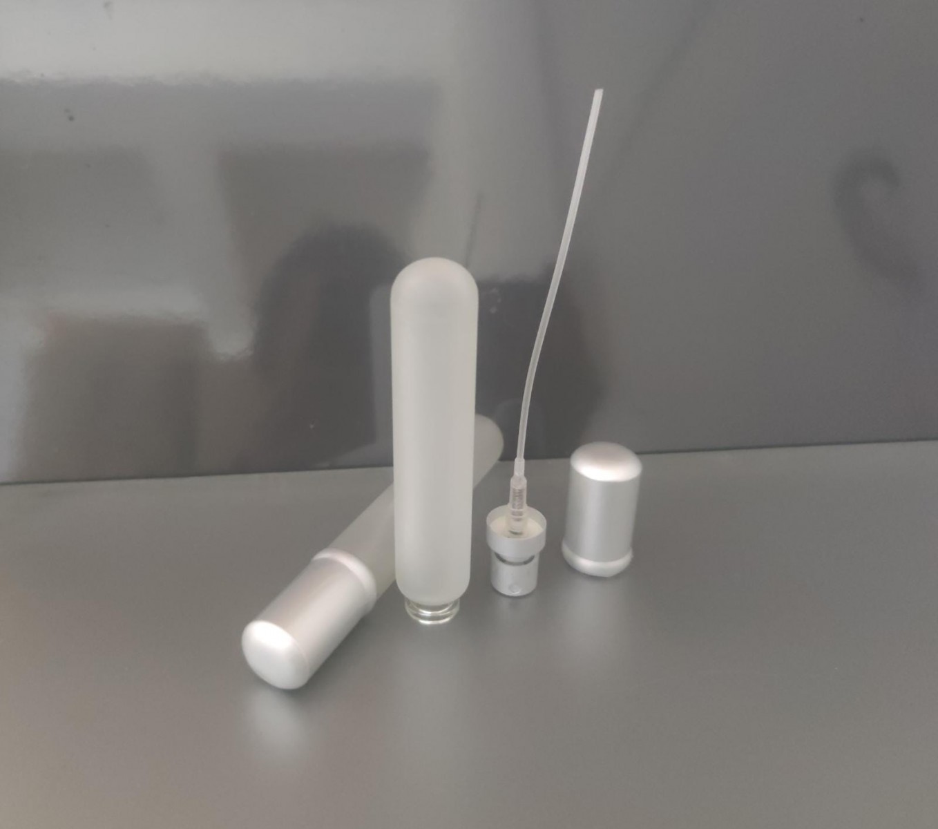 FSK-20*20 ml Buzlamalı  Silindir Sıkma Ağızlı Parfüm Şişesi FSK-20*20 ml Buzlamalı  Silindir Sıkma Ağızlı Parfüm Şişesi