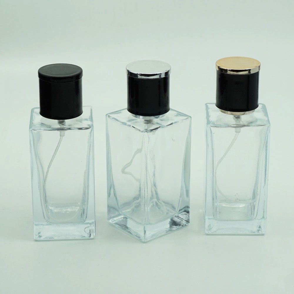 FSK-50 * 50 Ml. Şeffaf Renkte Kare Kolay Kapama 15/mm Ağızlı Parfüm Şişesi FSK-50 * 50 Ml. Şeffaf Renkte Kare Kolay Kapama 15/mm Ağızlı Parfüm Şişesi