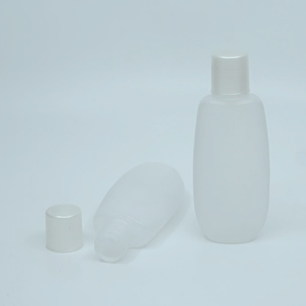 FSP-75 * 75 ML. Yassı Beyaz Polietilen Sedef Kapaklı Şampuan Ambalajı FSP-75 * 75 ML. Yassı Beyaz Polietilen Sedef Kapaklı Şampuan Ambalajı