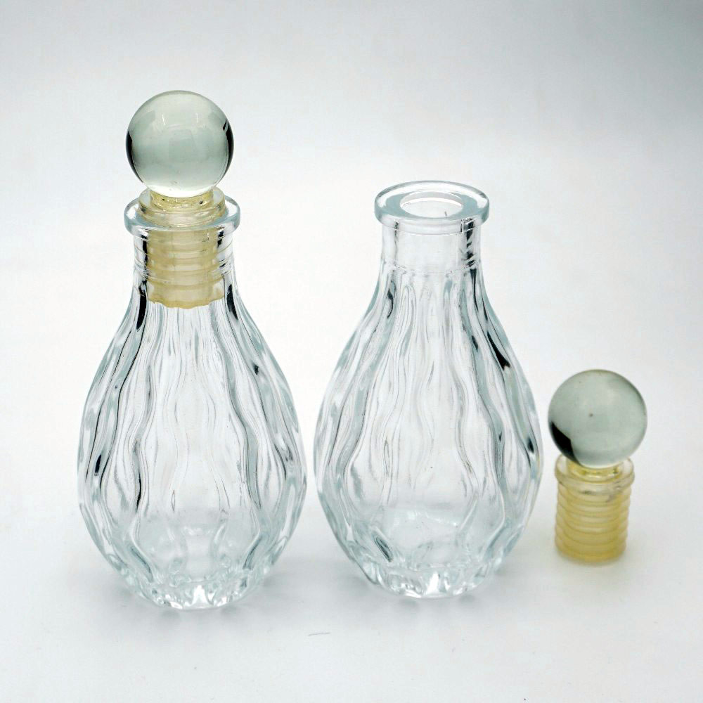 FTES-110 * 110 ml Cam Kapaklı Desenli Teşhir Şişesi FTES-110 * 110 ml Cam Kapaklı Desenli Teşhir Şişesi