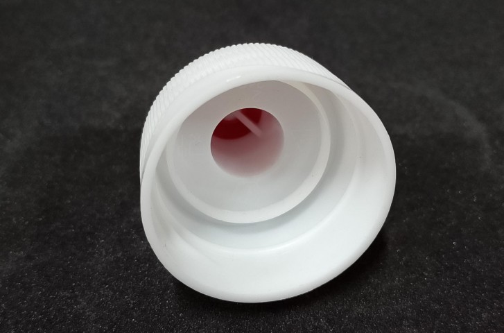 FCPD-28*28/410 MM. BEYAZ KIRMIZI PLASTİK DETERJAN KAPAK (ÇEVİRMELİ)