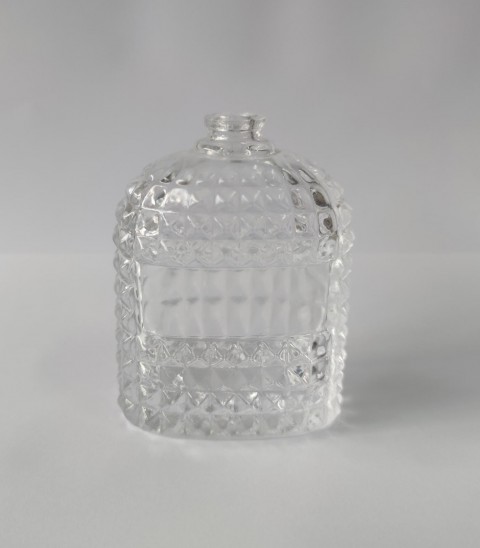 FKK-100 * 100 ml Kristal Desenli 18 mm Ağız Parfüm Şişesi FKK-100 * 100 ml Kristal Desenli 18 mm Ağız Parfüm Şişesi