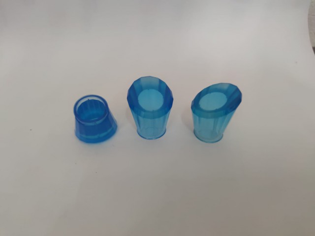 FKM-15 * 15 MM. MAVİ PLASTİK ŞEFFAF KAPAK FKM-15 * 15 MM. MAVİ PLASTİK ŞEFFAF KAPAK