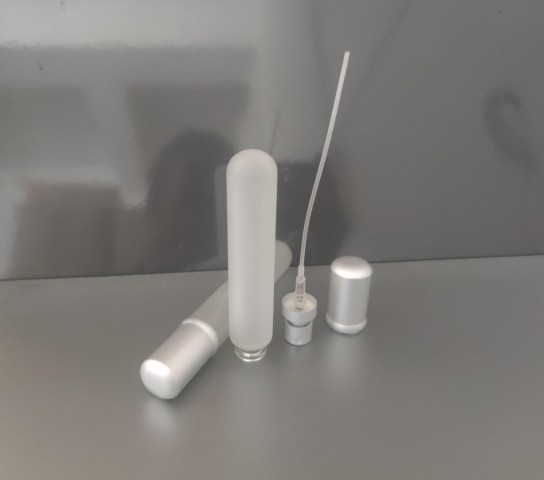 FSK-20*20 ml Buzlamalı  Silindir Sıkma Ağızlı Parfüm Şişesi FSK-20*20 ml Buzlamalı  Silindir Sıkma Ağızlı Parfüm Şişesi