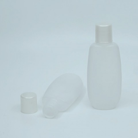 FSP-75 * 75 ML. Yassı Beyaz Polietilen Sedef Kapaklı Şampuan Ambalajı FSP-75 * 75 ML. Yassı Beyaz Polietilen Sedef Kapaklı Şampuan Ambalajı